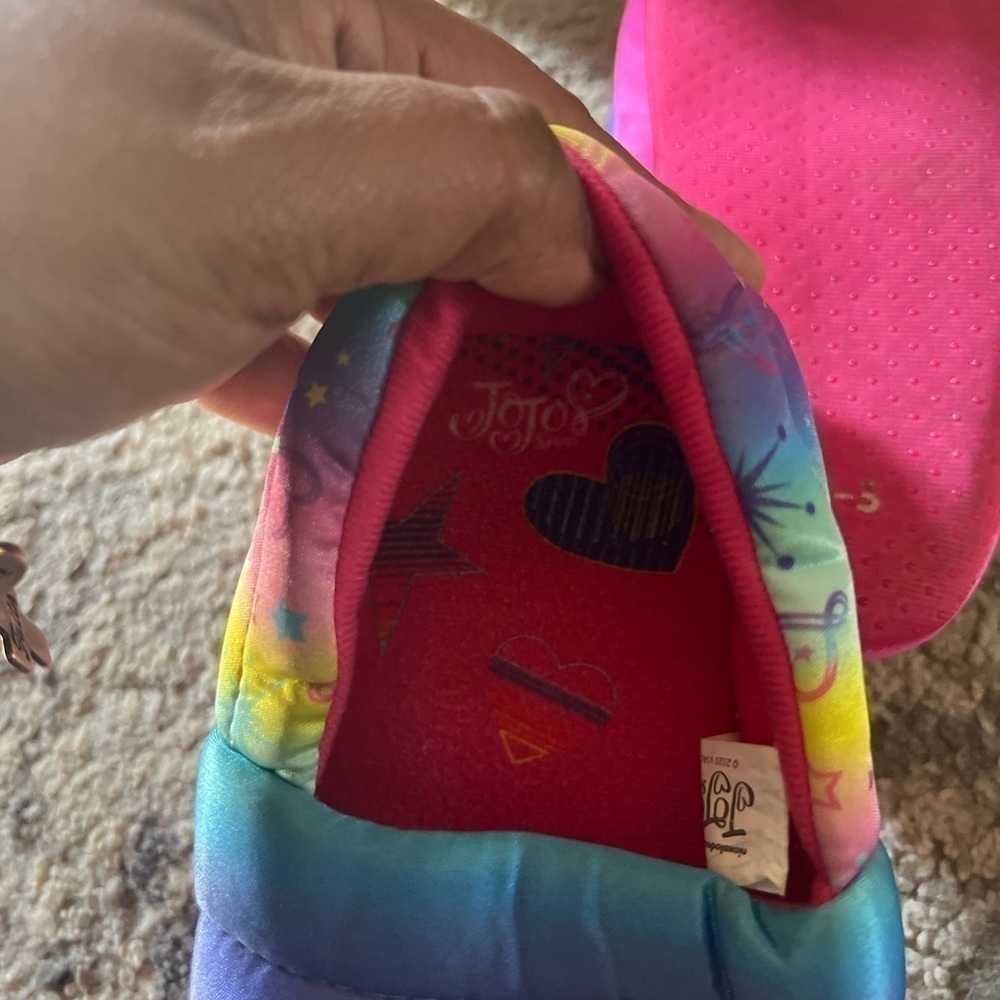 Little girl youth size 2/3, Jojo Siwa colorful bedroom shoes like new - Picture 3 of 5